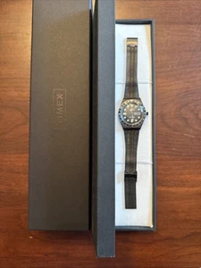 Reloj para hombre Timex Q reedición cuarzo esfera negra TW2U61600 - Imagen 1 de 18