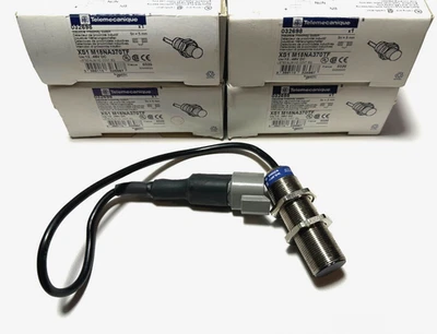 4 Telemecanique Inductive Proximity Sensors 12-48 VDC XS1M18PA370TF - Image 1 of 4