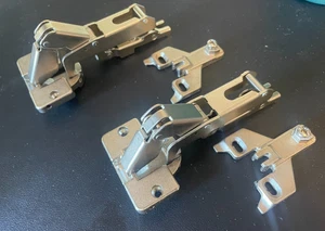 pair of BLUM HINGE Plates 198.660-01.22 with with Hinge 610.02 05 D - Picture 1 of 6