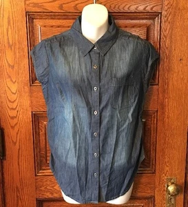 JESSICA SIMPSON Denim Blue "Fade Wash" Hi-Lo Cropped Back SHIRT TOP Sz M, NWOT - Picture 1 of 6