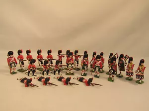 Vintage CAMERON HIGHLANDERS MARCHING BAND Metal Soldiers Figurines A4 - Picture 1 of 21