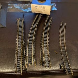 HO Scale Vintage AHM Box of Tracks 11 Curved, 5 Straight, 1 Terminal Track - Picture 1 of 3