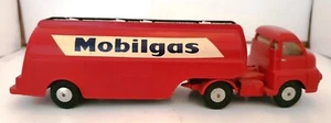 Corgi Major 1110 Vintage - Big Bedford Tractor Unit + Mobilgas Fuel Tanker Truck - Picture 1 of 11