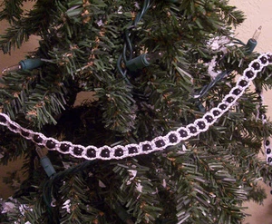 Crochet White-Silver on Black Beaded Christmas Garland 9' - Bild 1 von 4