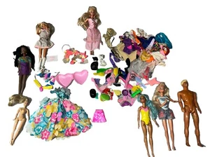 Lote masivo vintage de 6 Barbies, Ken, ropa, zapatos 👠 accesorios C3 - Imagen 1 de 9