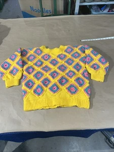 Suéter Vintage Hecho a Mano Talla En Fotos Crochet Abuela Cuadrado Feo Peculiar Años 70 - Imagen 1 de 13
