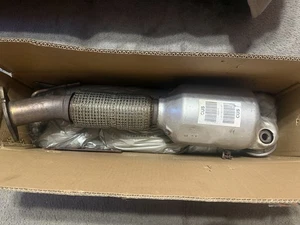 2013-2018 Ford Focus ST OEM Downpipe catalytic converter - Picture 1 of 4