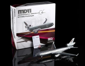 Modellino aereo pressofuso 1:200 SQ Wings McDonnell Douglas MD-11 N111MD colore casa - Foto 1 di 11