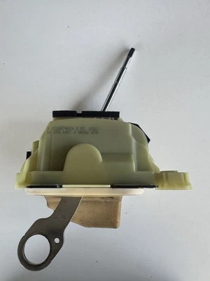 🟩03-09 MERCEDES W211 CLS550 E350 E550 FLOOR GEAR SELECTOR SHIFTER A2112674824 - Image 1 of 4