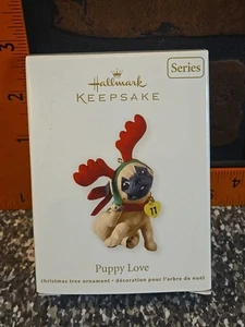 Original Hallmark Andenken Ornament Welpe Liebe Mops Geweih Hund 2011 Serie - Bild 1 von 9