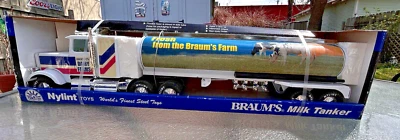 1/32 Nylint Diecast Semi Braums Ice Cream Milk Tanker Solid Truck 24" with Box. - Image 1 of 4