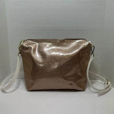 Cartera Bandolera Sondra Roberts Cuadrada Imitación Charol Oro Rosa Brillante  Foto 1 de 4