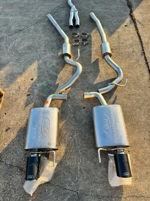 Sistema de escape deportivo Ford Performance M-5200-M4SFA para Ford Mustang 15-20 2,3 L Foto 1 de 4