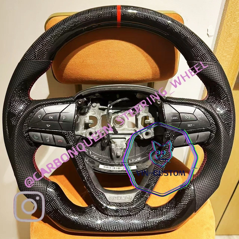 GRAND CHEROKEE STEERING WHEEL /CHEROKEE CARBON FIEBR STEERING WHEEL 2014-2021YS - Image 1 of 4