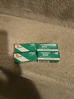 4 rollos de película Neopan 400 120 en blanco y negro - caducado 02/2001 nuevo de stock Foto 1 de 4