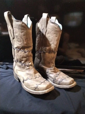 Coral woman's western boots, Leather, Brown, mid Calf New only worn twice  - Image 1 of 2