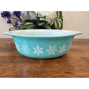 Vintage Pyrex Snowflake Turquoise Mixing Bowl 48oz Mid Century Kitchenware - Picture 1 of 5