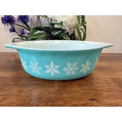 Vintage Pyrex Snowflake Turquoise Mixing Bowl 48oz Mid Century Kitchenware - Image 1 of 4