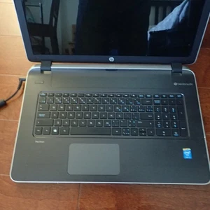HP Envy 17 notebook 17" screen - Picture 1 of 7