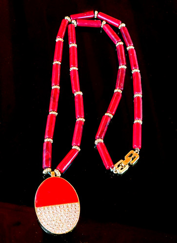 Collana Vintage Givenchy Ciondolo Anni 70 Resina Rossa Strass Perline Marmorizzate Firmata