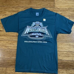 Camiseta WWE WrestleMania Philly Talla Pequeña S Abril 2024 Camisa Coleccionable Verde - Imagen 1 de 4