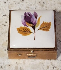 Pequeña caja de latón vintage intrincados diseños de cubierta, cubierta con bisagras (CONT. 3) - Imagen 1 de 5