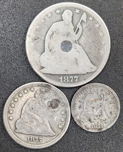 1877 Sitzende Freiheit Silber Half Dollar 50C Silber Quarter 25C Silber Groschen 10C - Bild 1 von 2