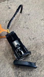 RENAULT TWINGO III AUXILIARY POWER OUTLET 1.0 PETROL MANUAL (2014-2019) - Picture 1 of 12