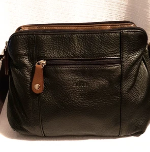 Milleni Leather Crossbody bag Ideal for travel Multi compartment Beautiful lined - Picture 1 of 14