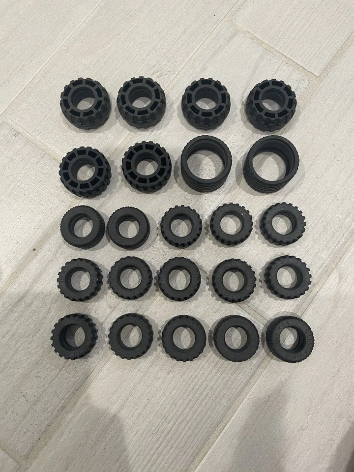 23 pneus LEGO de tamanho médio - Imagem 1 de 1
