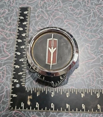 Una tapa central de rueda de rally Oldsmobile Cutlass genuina 1975 1988 OEM metal Foto 1 de 4