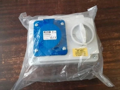 16Amp 3Pin IP44 Interlocked Switched Socket 240Volt Blue Waterproof 240v 2P+E - Image 1 of 2