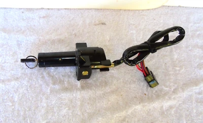 Interruptor de encendido Honda Interceptor VF 500F 1984 con llave de repuesto Foto 1 de 4