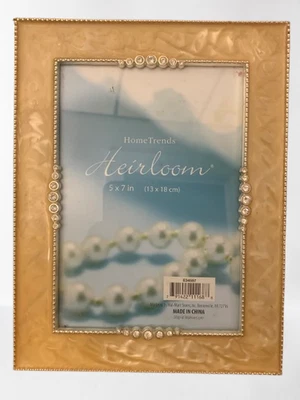 Marco amarillo de metal de 6X7,5" con pedrería blanca para foto de 4X6" Foto 1 de 2