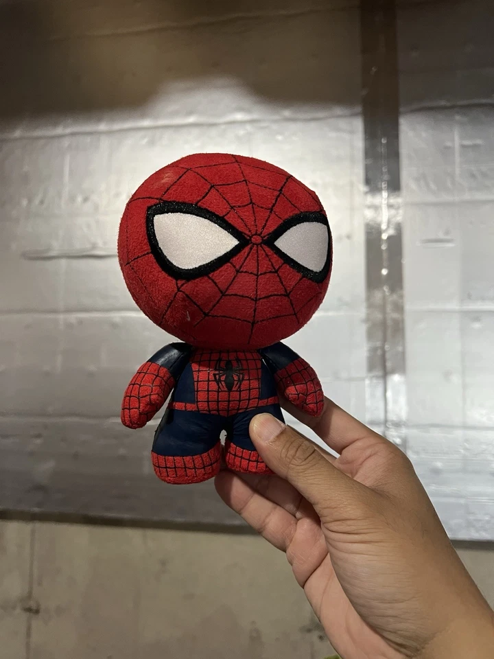 Funko Marvel Spider-Man Juguete de Peluche 7" Rojo Azul Figura de Peluche Araña Coleccionable Foto 1 de 1