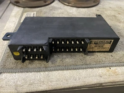 Módulo de radio Becker Mercedes W126 W107 1986-91 1268200826 560SEL 560SL W124 Foto 1 de 4