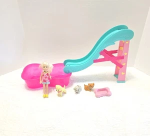 Barbie Chelsea Flippin' Pup Pool Playset - Foto 1 di 20