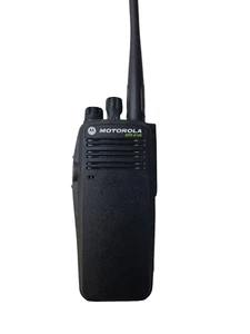 Motorola XPR 6100 Two Way Radio - Afbeelding 1 van 4
