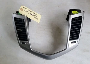 2011-2015 Chevrolet Cruze Radio Bezel Center Vents Silver OEM - Bild 1 von 3