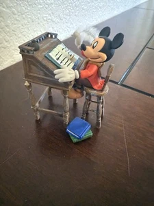 Hallmark Disney recuerdo adorno Mickey como Bob Cratchit cuento de Navidad - Imagen 1 de 3
