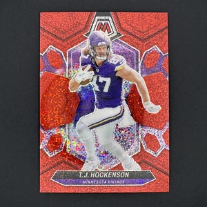 Mosaico de fútbol americano Panini 2024 - T.J. Hockenson #145 rojo brillante - Imagen 1 de 2