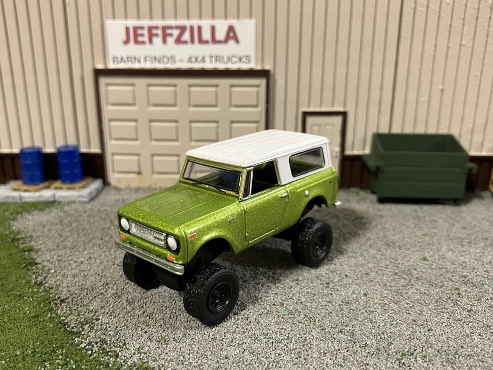1970 IH Scout Lifted 4x4 Farm Truck 1/64 Diecast Customized Off Road Greenlight - Image 1 of 4