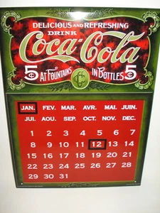 Décoration - Plaque Publicitaire Calendrier perpétuel métal Coca Cola 30 x 40 cm - Picture 1 of 1