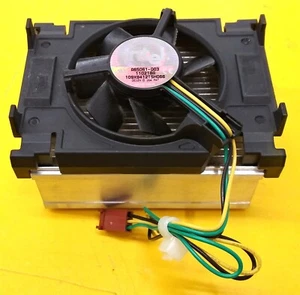 ⭐️⭐️⭐️⭐️⭐️ Wentylator chłodzący biurkowy/radiator Intel A65061-003 Gniazdo 478 3 Pin - Zdjęcie 1 z 6