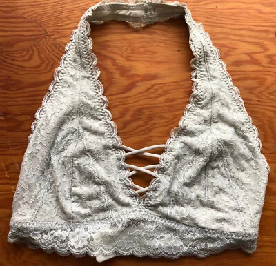 Sujetador Halter Gris GILLY HICKS Talla M Gancho Trasero Encaje Forrado Frontal Foto 1 de 4