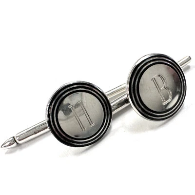 Camisa estilo decorativo con iniciales con monograma de plata esterlina H & B tachuelas con esmalte negro Foto 1 de 4