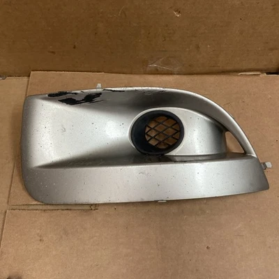 Cubierta de parachoques antiniebla delantera derecha Subaru Impreza Wagon 2004 2005 OEM 48 W 0021 Foto 1 de 4