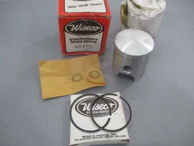 Vintage Wiseco Suzuki Piston 0.10 Rings & Circlips 1976, 1979-1981 RM100 454P1 - Image 1 of 2