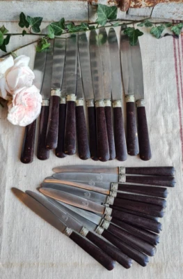 24 ANCIENS COUTEAUX  BAKELITE NOIR MARRON - Photo 1/3