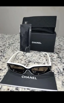 New CHANEL Sunglasses Cat Eye Runway CC Logo Black &White - Image 1 of 4